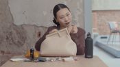 Что в сумке у Ян Гэ? | Vogue Россия 