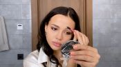 Валя Карнавал показывает повседневный макияж с акцентом на глаза | Vogue Россия 