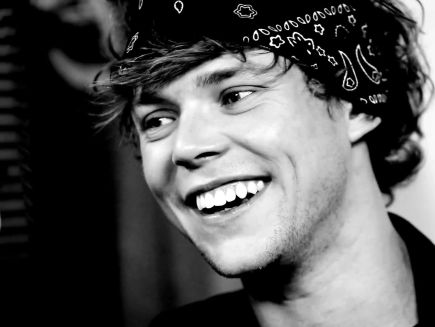 free bravo teen pictures 5 seconds of summer on dating crying and posting selfies