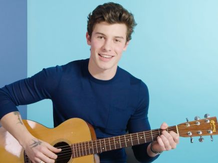 Watch 10 Essentials Shawn Mendes Shows Off His Tom Ford Shades And More Of His 10 Essentials Gq Video Cne