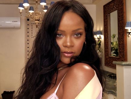 Watch Beauty Secrets Watch Rihanna S Epic 10 Minute Guide To Going Out Makeup Vogue Video Cne Vogue Com