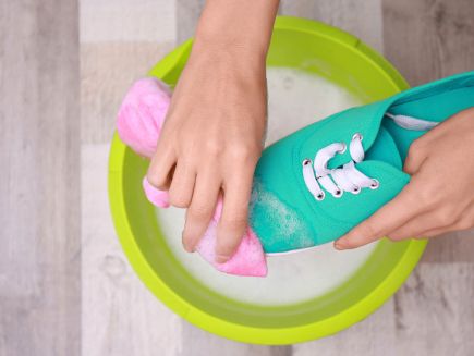 Watch 5 Ways to Clean Your Sneakers Depending on the Material | SELF Video | CNE