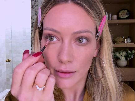 Watch Beauty Secrets Hilary Duff On Melasma Glitter Eyeshadow And Her Busy Mom Makeup Routine Vogue Video Cne Vogue Com