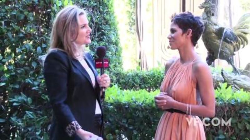 Watch The Hollywood Issue | Behind the Scenes: Halle Berry at the 2011