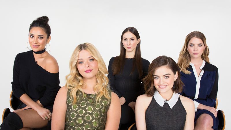 Watch The Cast of Pretty Little Liars Take The Make Out