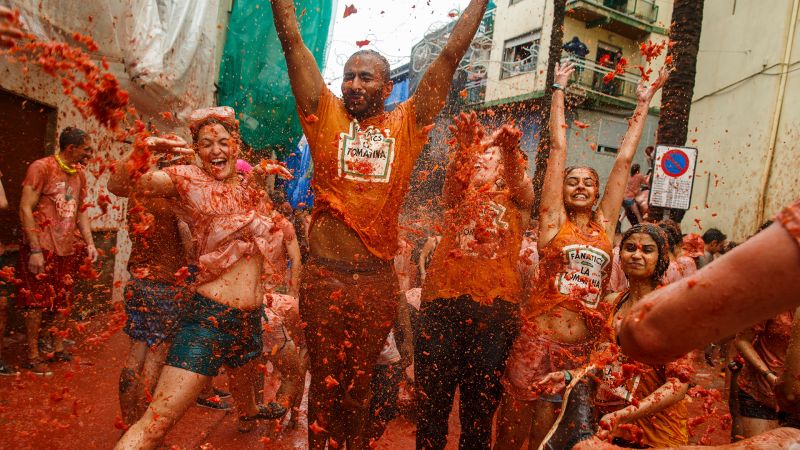 Watch La Tomatina The Worlds Largest Food Fight Condé Nast Traveler Video Cne 