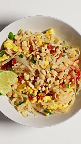 Watch Weeknight Pad Thai Bon Appetit Video Cne