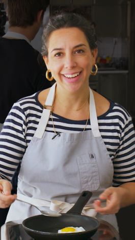 Watch Back To Back Chef Queer Eye S Antoni Porowski Tries To