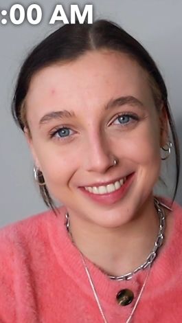 Watch Work It Emma Chamberlain S Entire Routine From Waking Up To Playing Fortnite Allure Video Cne