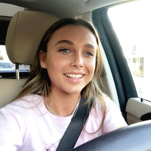 Watch 24 Hours With Emma Chamberlain Spends An Ideal Day In L A Vogue Video Cne Vogue Com