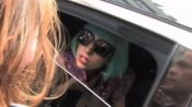 Lady Gaga sorpende con el pelo azul