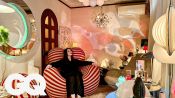 100以上の照明とレトロフューチャーな家具で作られた”小宇宙な部屋”へ足立梨花が潜入！| Tiny Room Universe