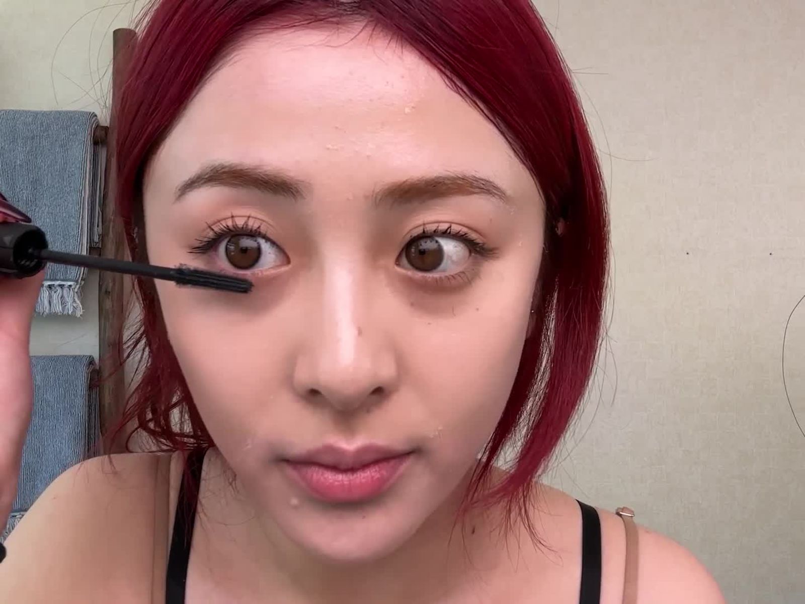 LE SSERAFIM’s HUH YUNJIN'S Skin Care Routine and Upside-Down Eyelash Curling Trick