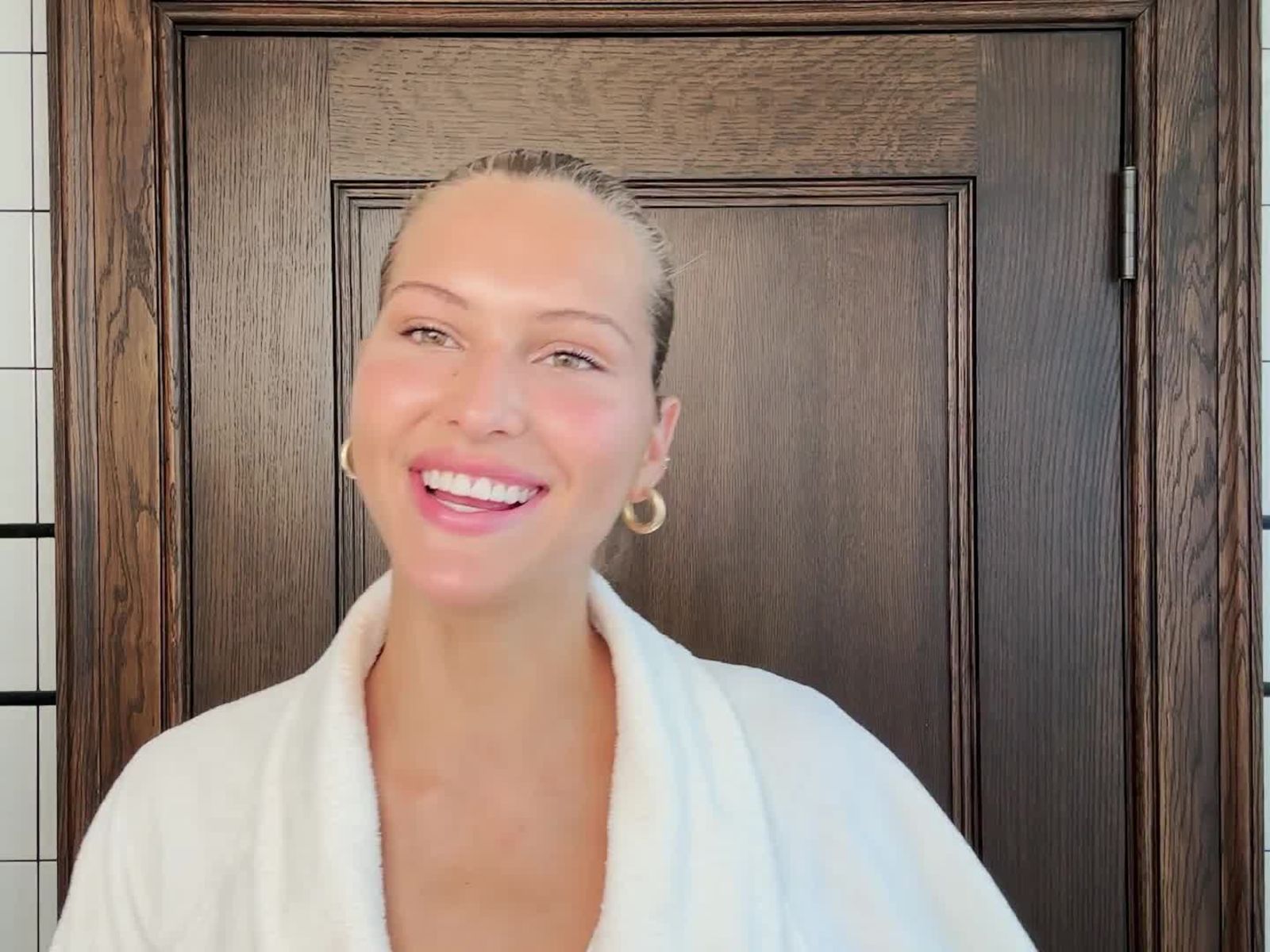 Model Angelina Kendall Reveals the “Miracle” Product Behind Her “Glowy” Makeup Look