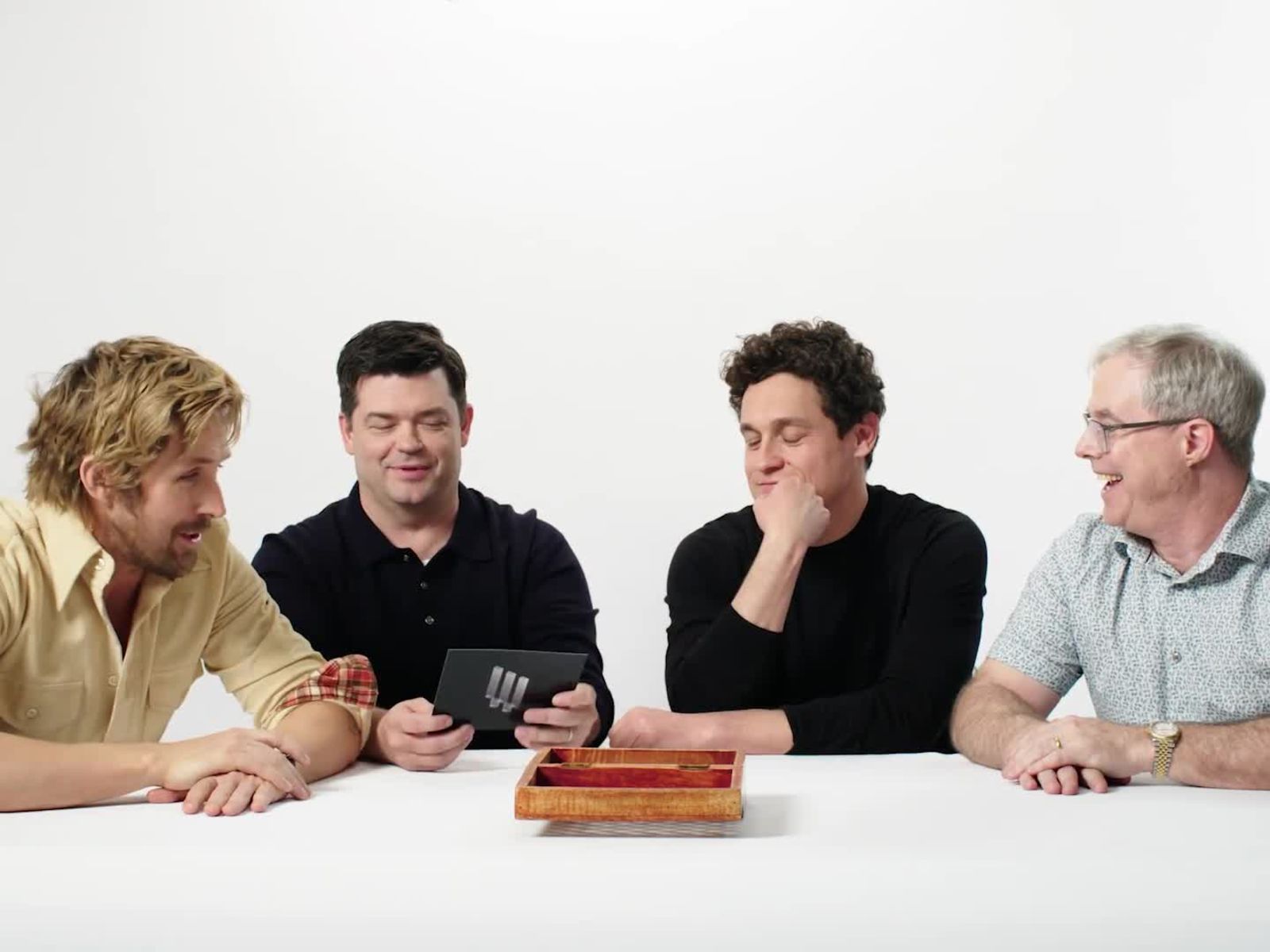 Ryan Gosling y los creadores de Proyecto Fin del Mundo responden las 50 preguntas más buscadas en Google