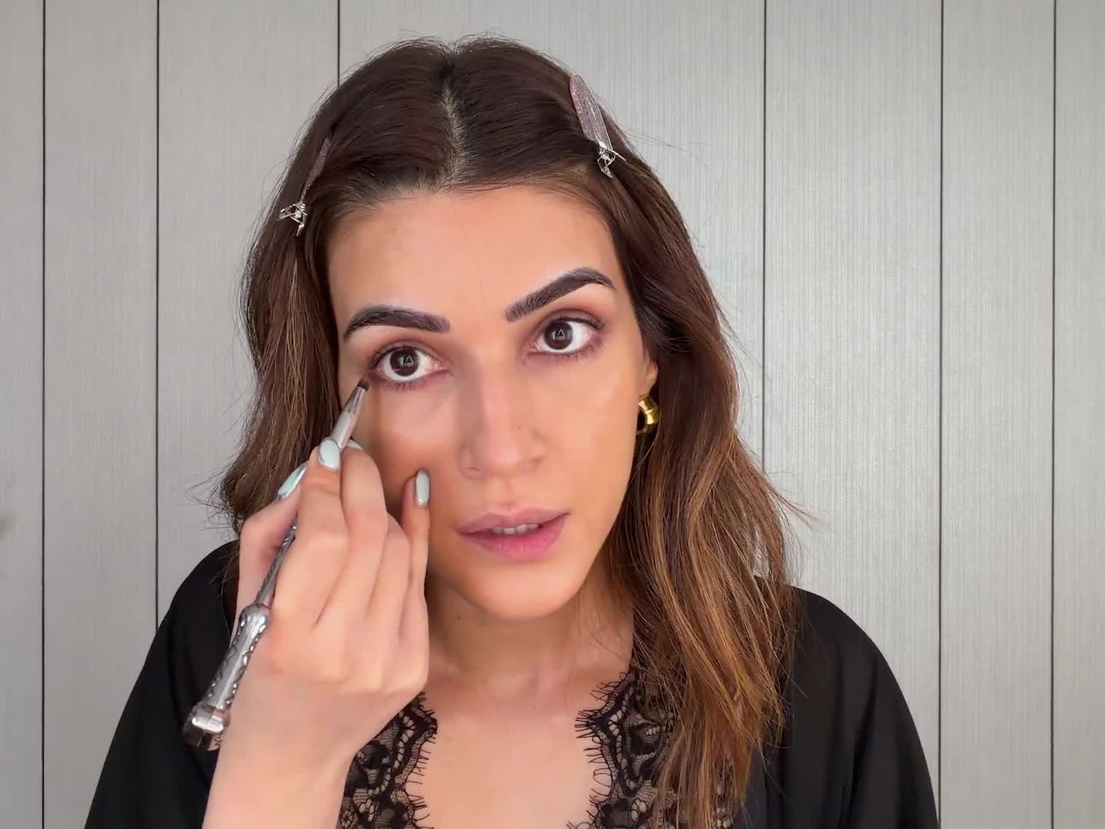 Kriti Sanon’s “New Love” Gives Her an “Instant” Face Lift—in the Car