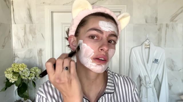 Diana Silvers Shares Her Guide to Sensitive Skin Care and Blushy Makeup
