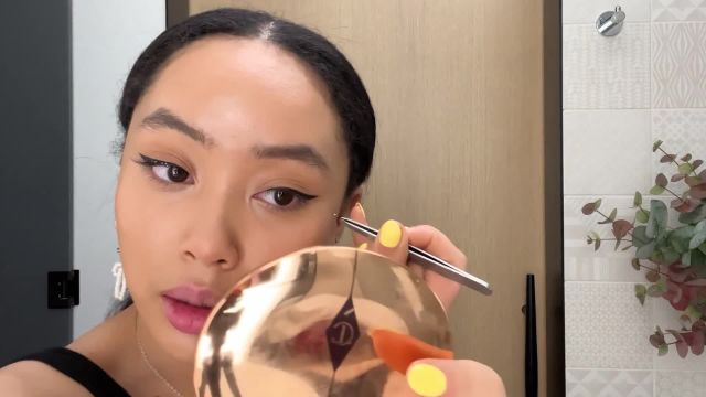 How Griff Gets Ready for a Show, From Her Signature Ball Ponytail to Natural-Looking Contour