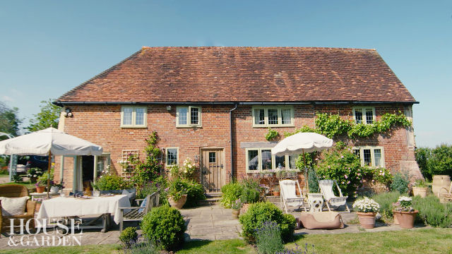 Inside a 16th-century farmhouse nestled in the English countryside