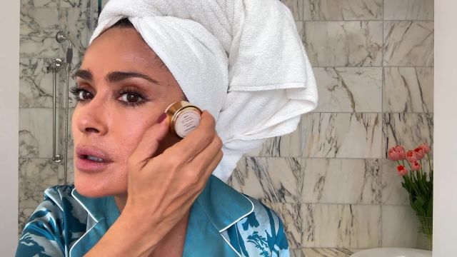 Salma Hayek Pinault Doesn’t Use Fillers or Dye Her Hair&-She Does This Instead