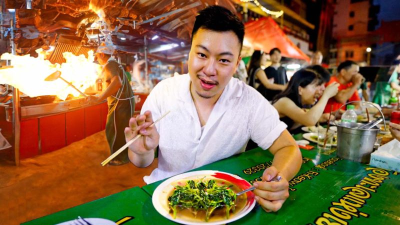 We Tried Bangkok’s Explosive Fire Wok Stir Fry 