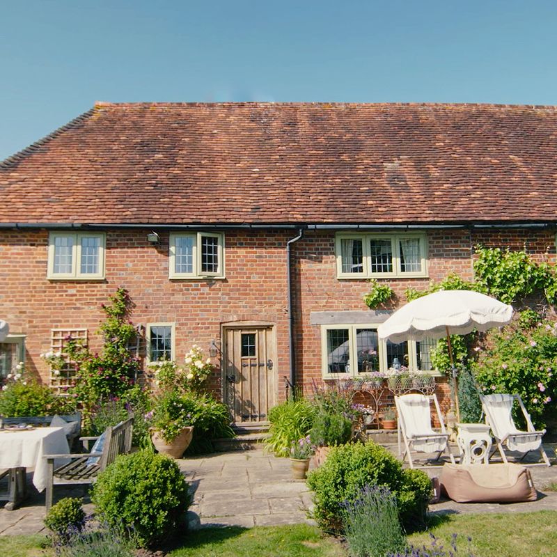 Inside a 16th-century farmhouse nestled in the English countryside
