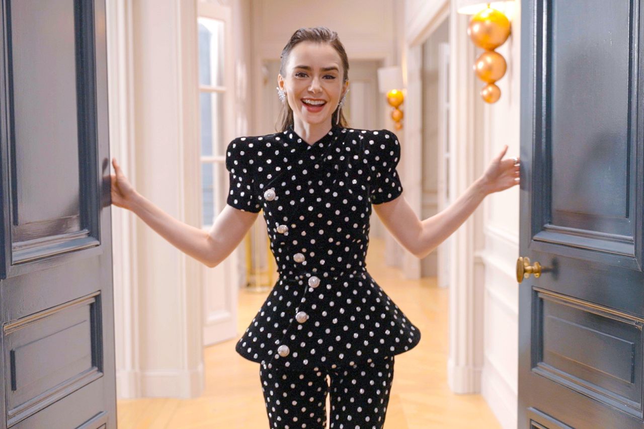 Emily in Paris : Lily Collins dévoile les décors de la saison 4