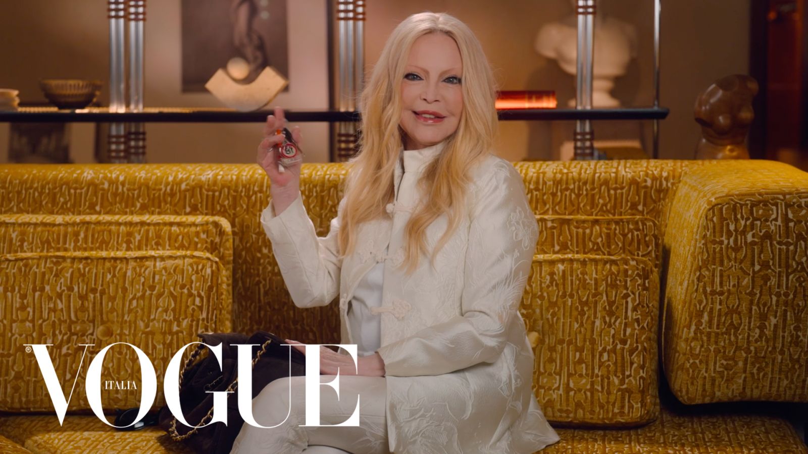 Patty Pravo rivela gli immancabili nella sua borsa