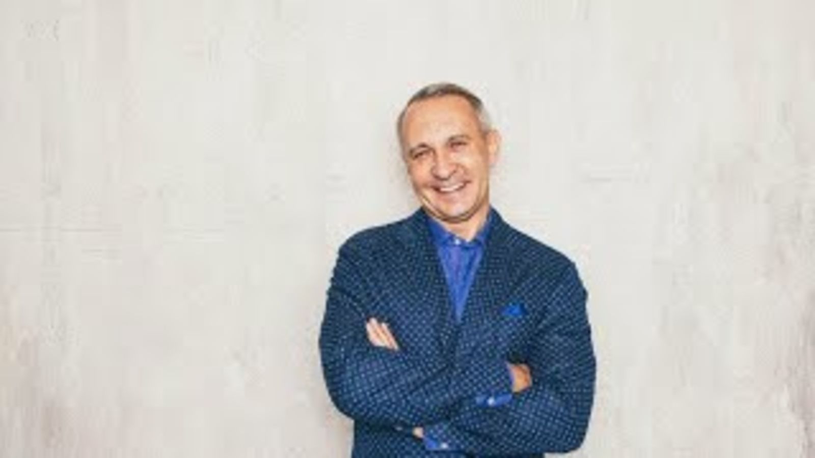 Нужно ли делиться контактами и всех со всеми знакомить?