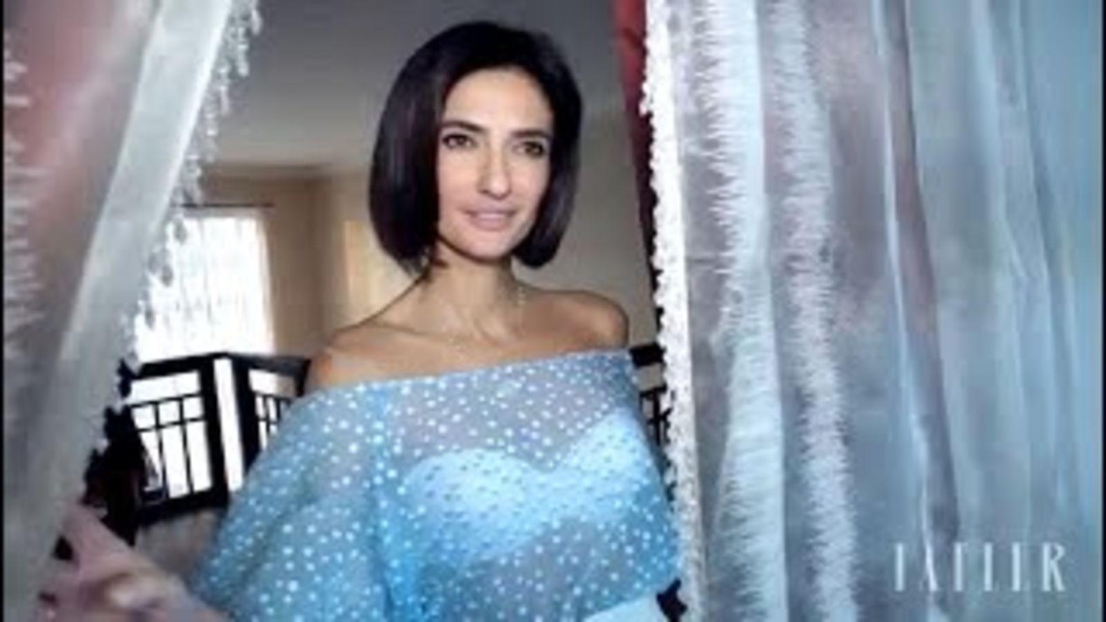 Она вам покажет: Снежана Георгиева — о любимых платьях, туфлях и аксессуарах