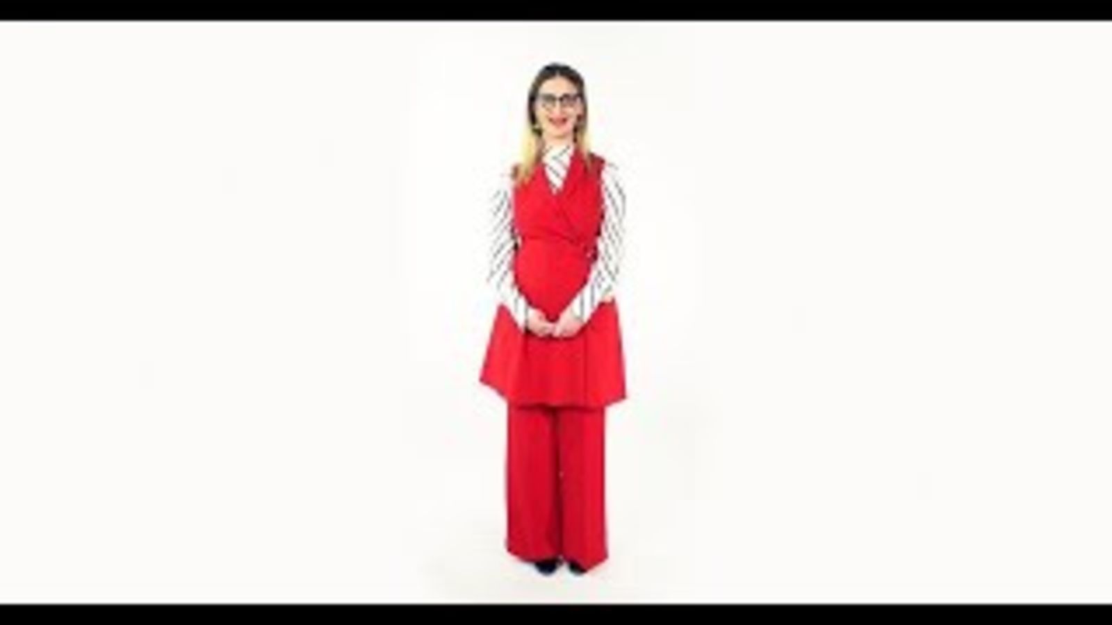 Мода на власть: Glamour повторяет образы российских женщин-политиков — на примере одной модели. У...