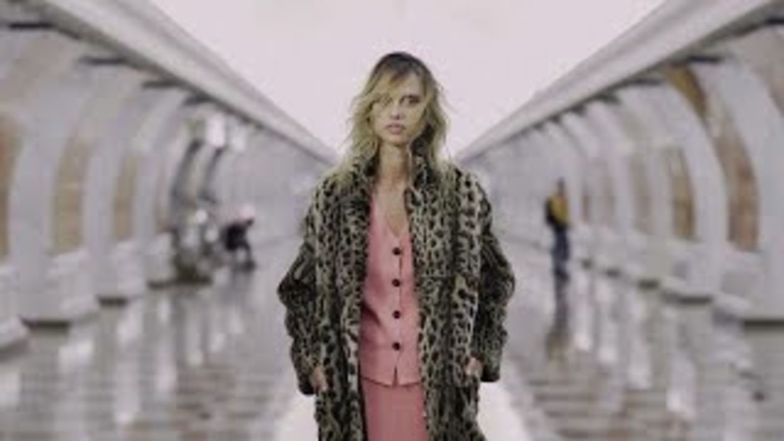 Самая масштабная fashion-съемка Glamour в метро