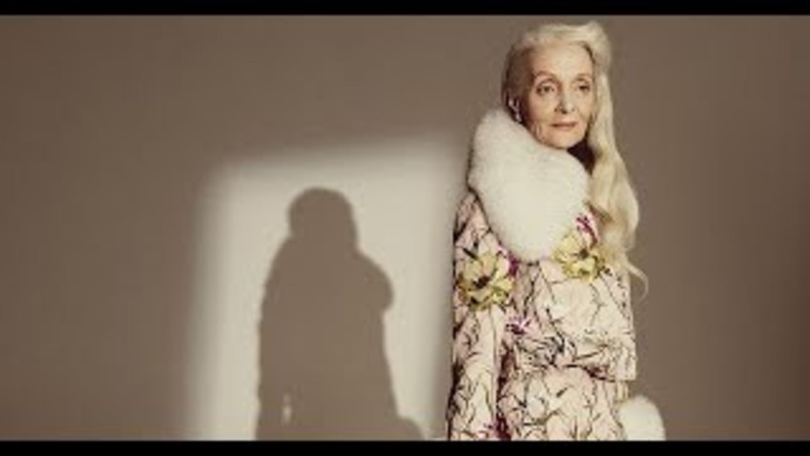 Быть моделью в 63 года: Валентина Ясень в модной съемке Glamour