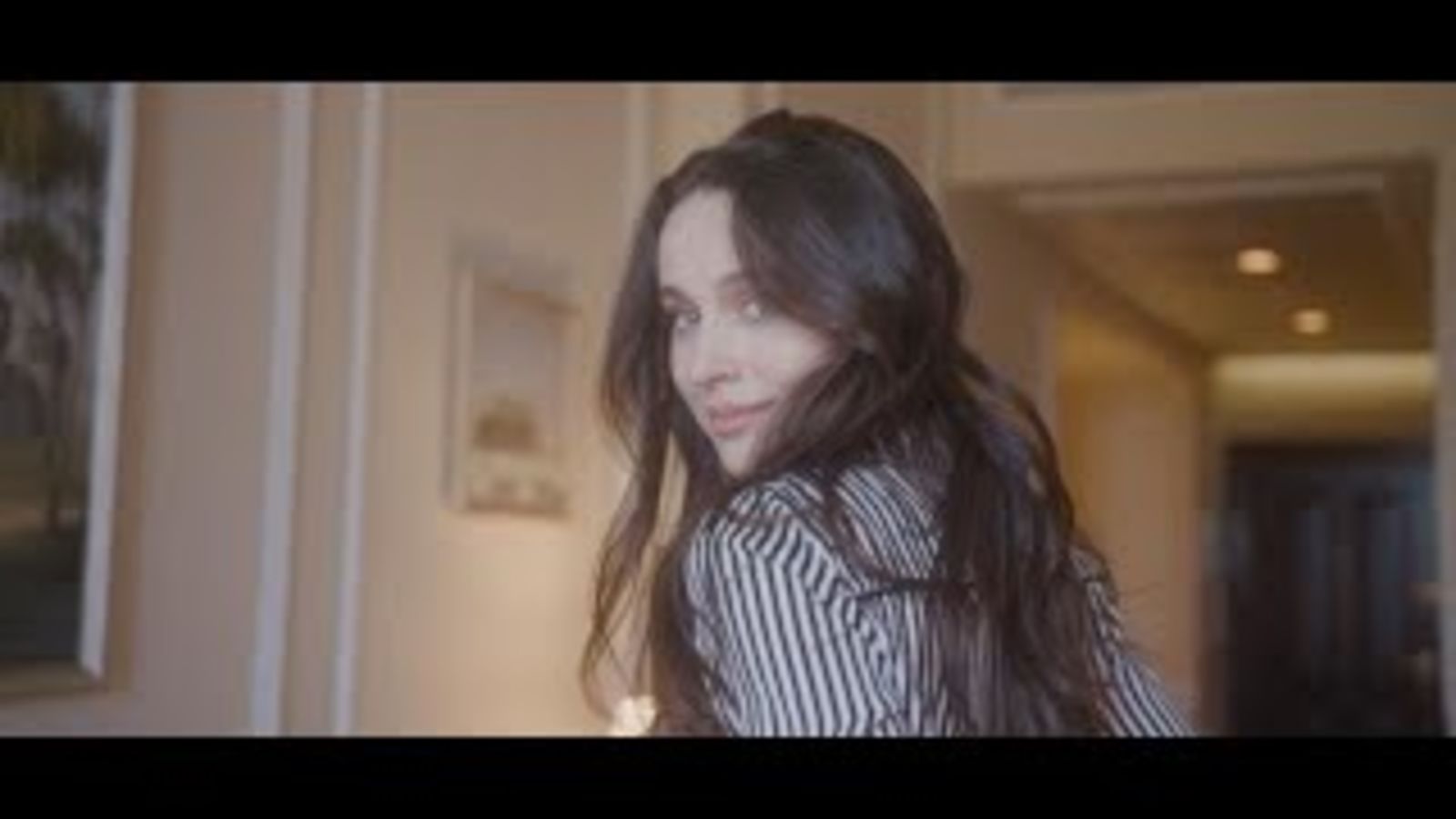 «Не чувствую себя красивой»: Мари Лист о родителях, модельной карьере и любви к себе