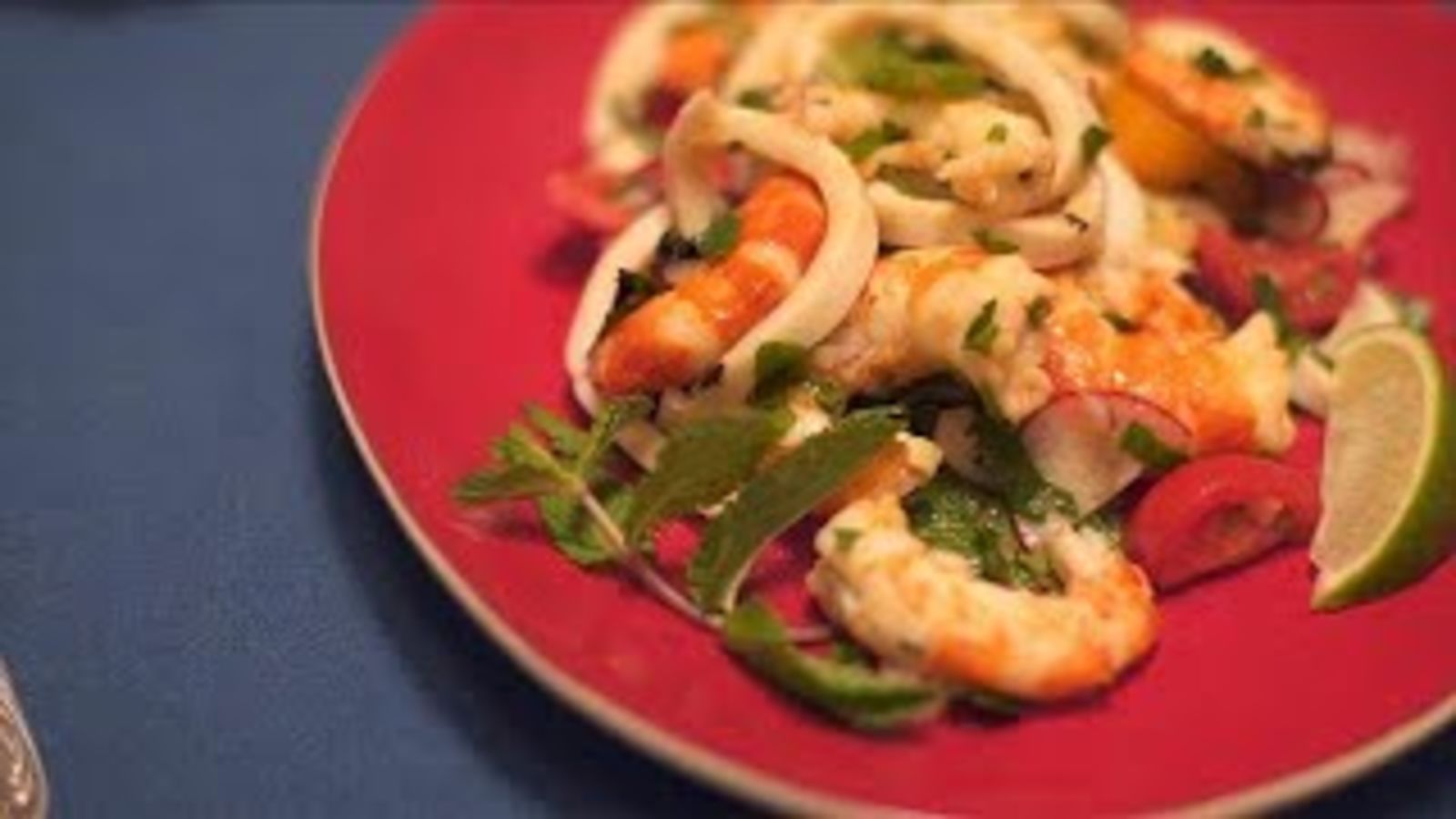 Как приготовить салат с морепродуктами