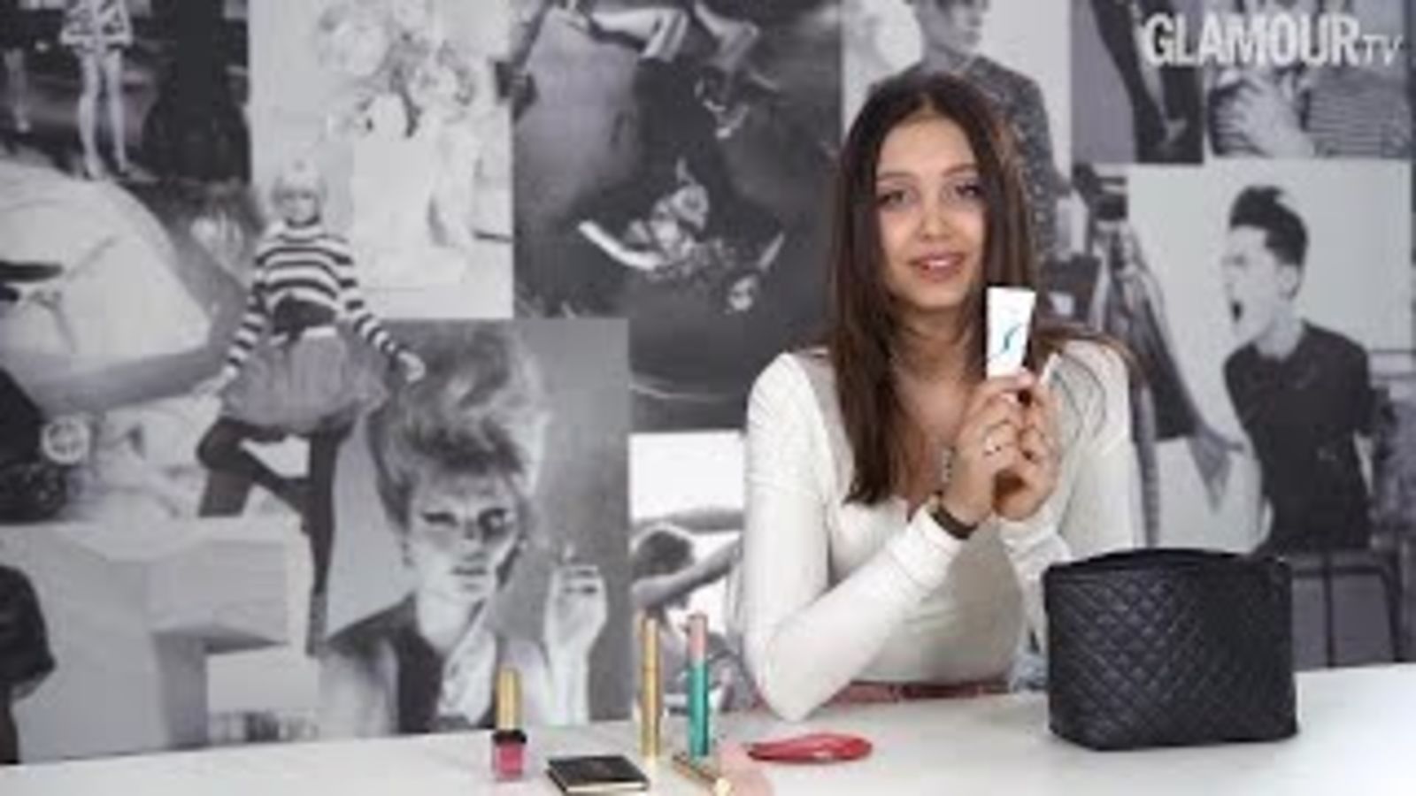 Что в косметичке у Насти Свон?