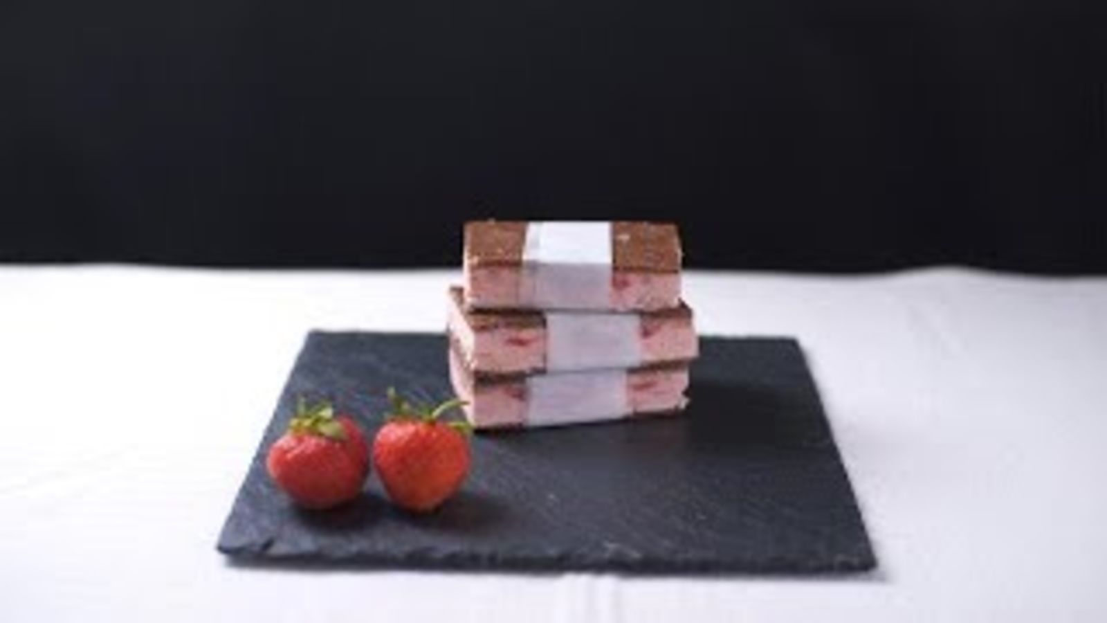 Как приготовить клубничное мороженое