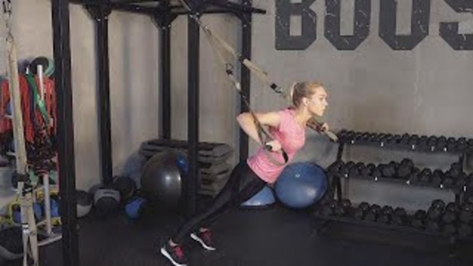 Как с помощью TRX сделать крепкие, но не огромные плечи