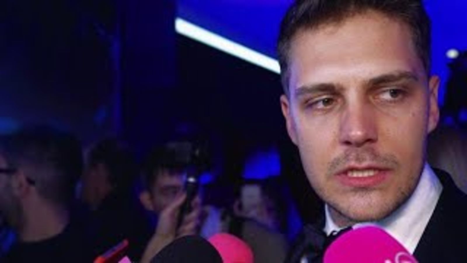 Вышли на «Лед»: как Аглая Тарасова и Милош Бикович оделись на премьеру фильма