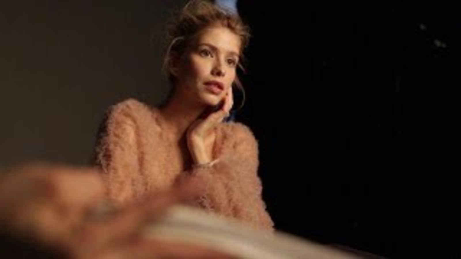 Елена Перминова на съемке октябрьской обложки Glamour