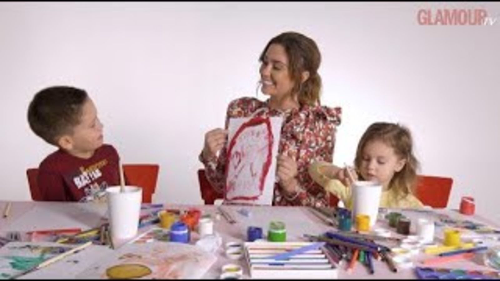 «С 8 Марта, мама!»: дети рисуют открытки мамам