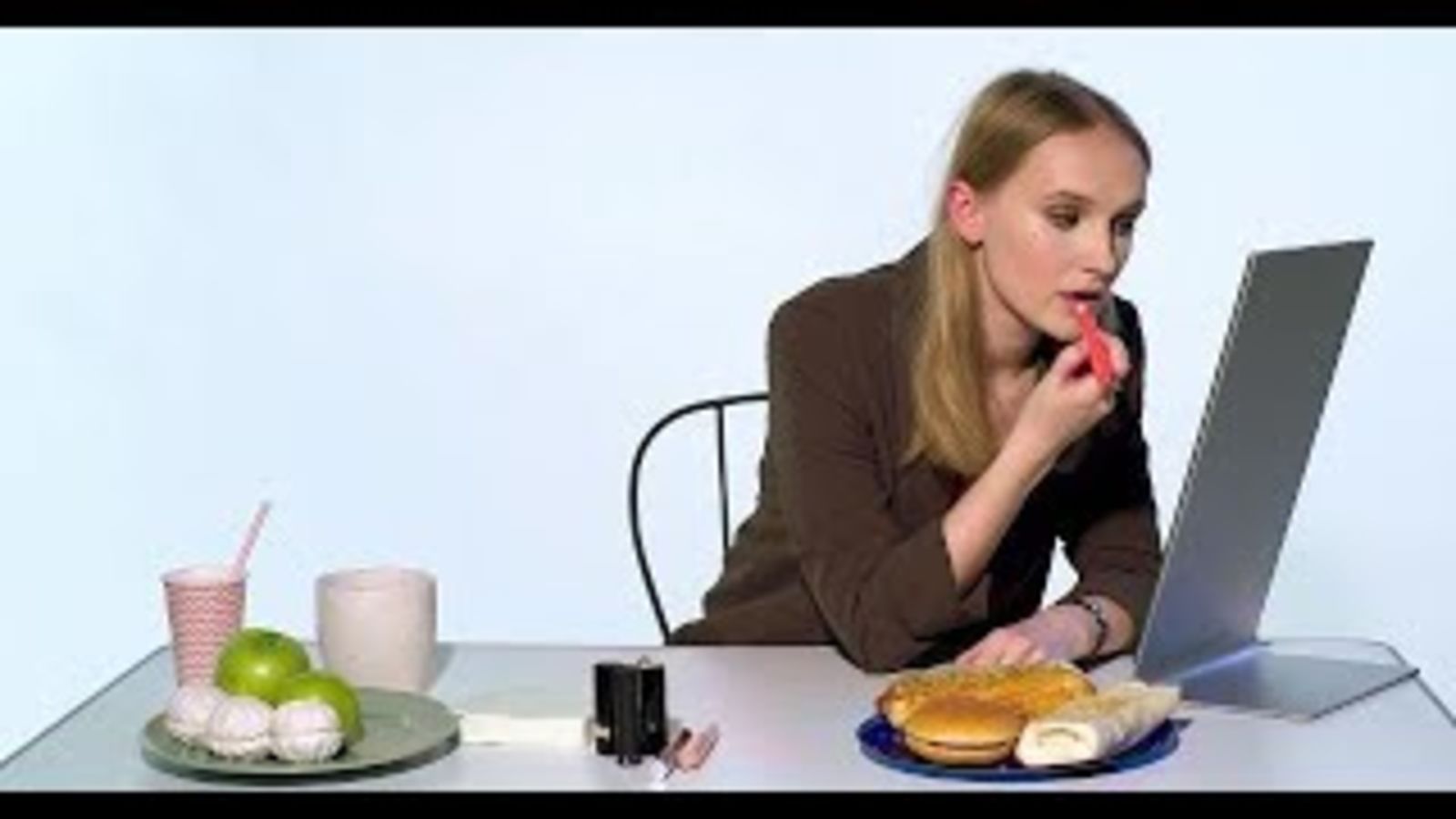 Бьюти-редактор Glamour тестирует лучшие (и любимые) помады и блески
