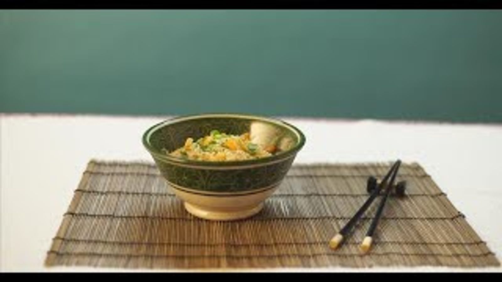 Рисовая лапша с креветками — в секретном соусе!