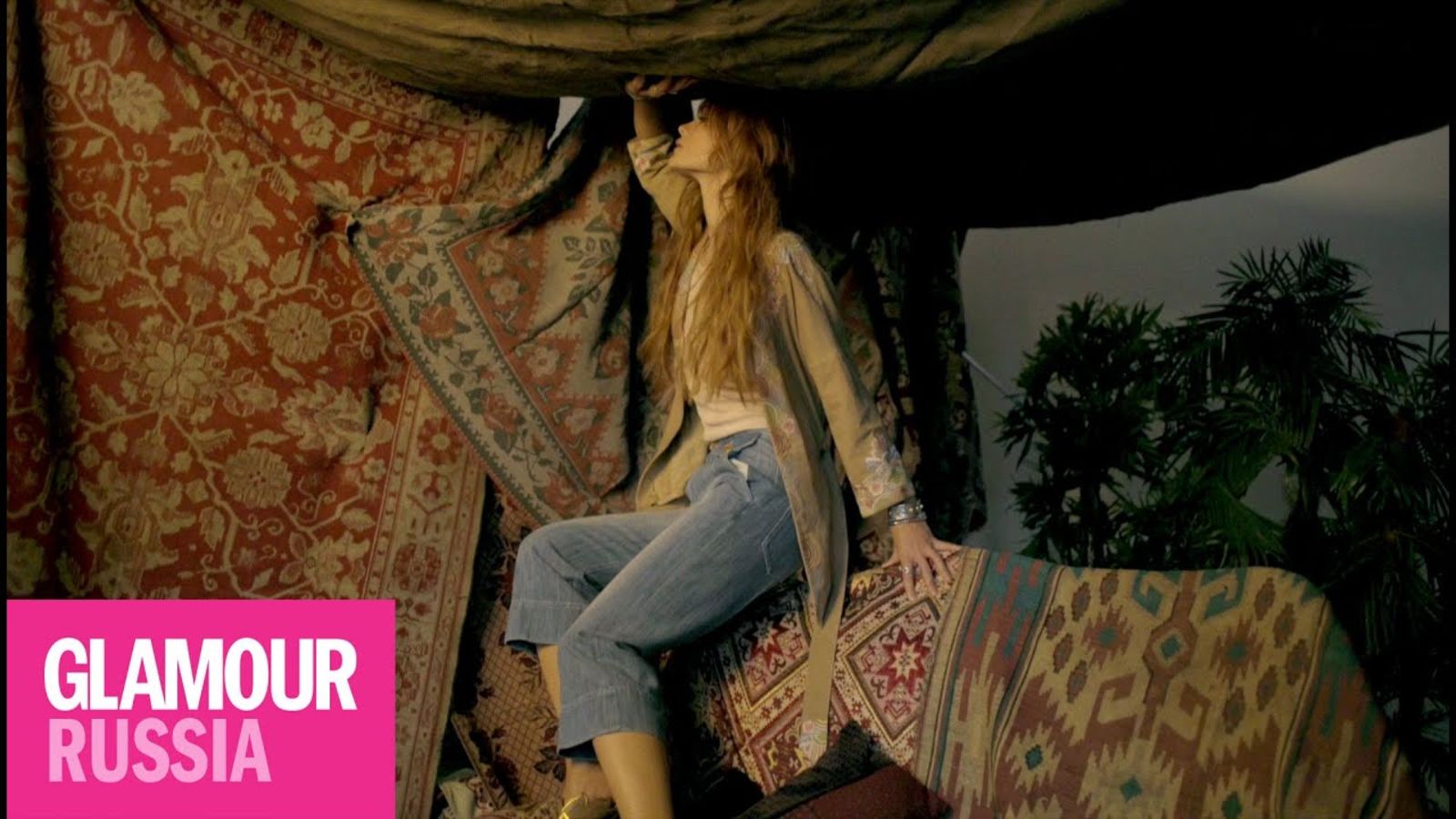 Даша Чаруша поёт Bang Bang (My Baby Shot Me Down) на съёмках Glamour