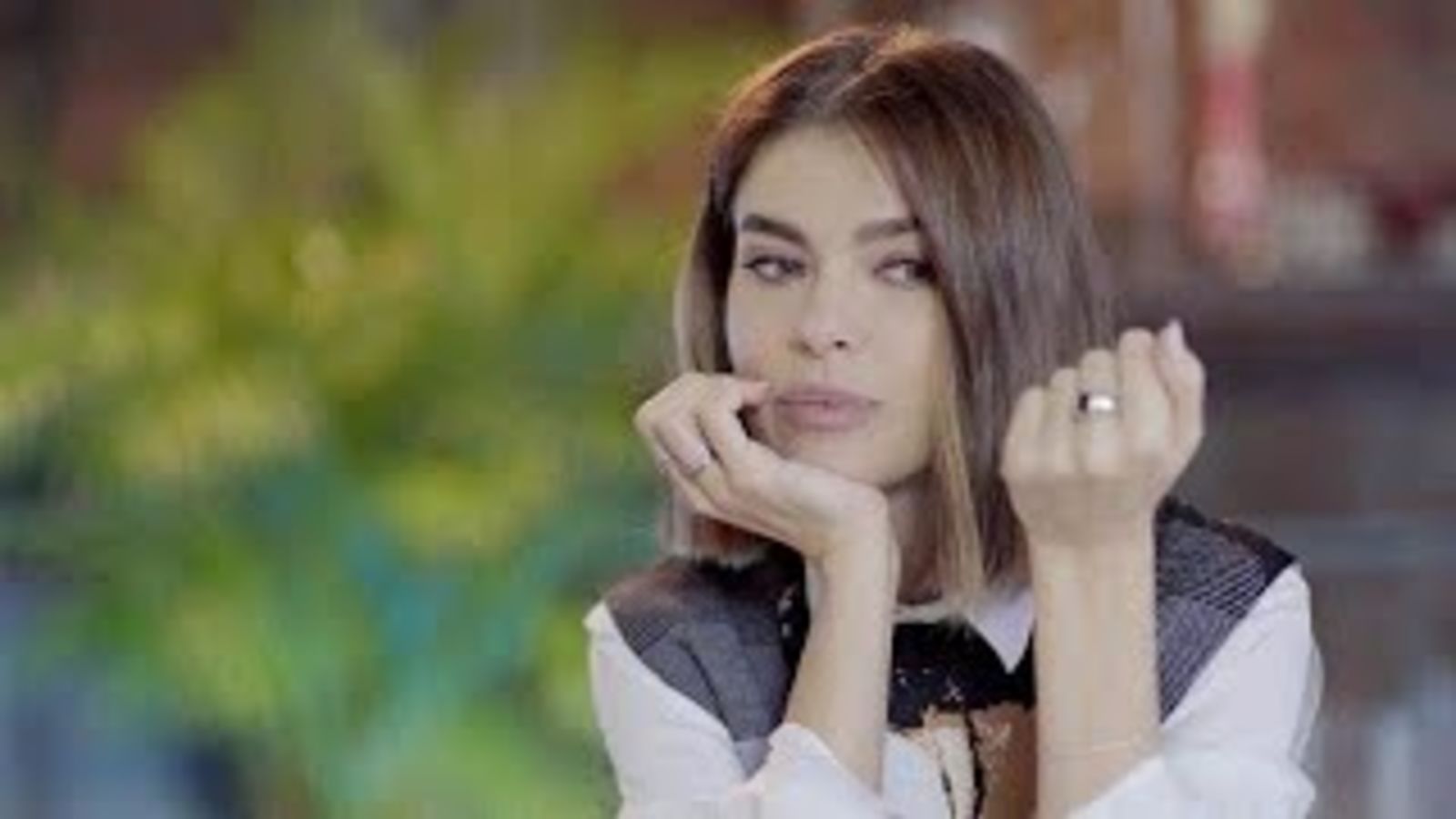 Что в сумке у Елены Темниковой?