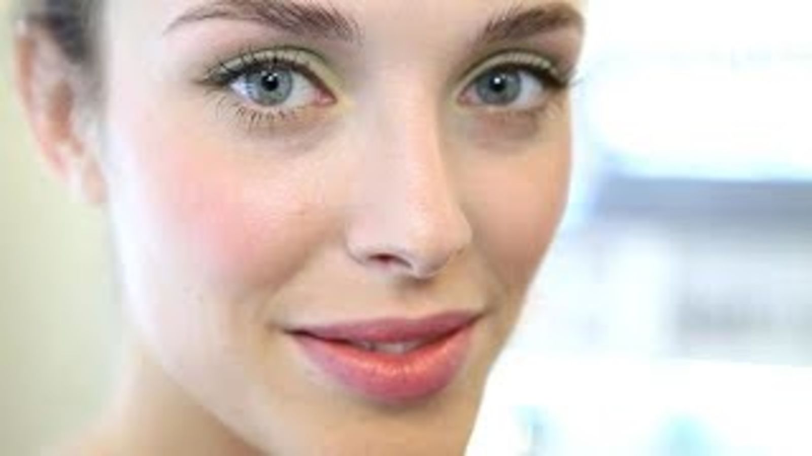 Макияж от Clinique в зеленых тонах