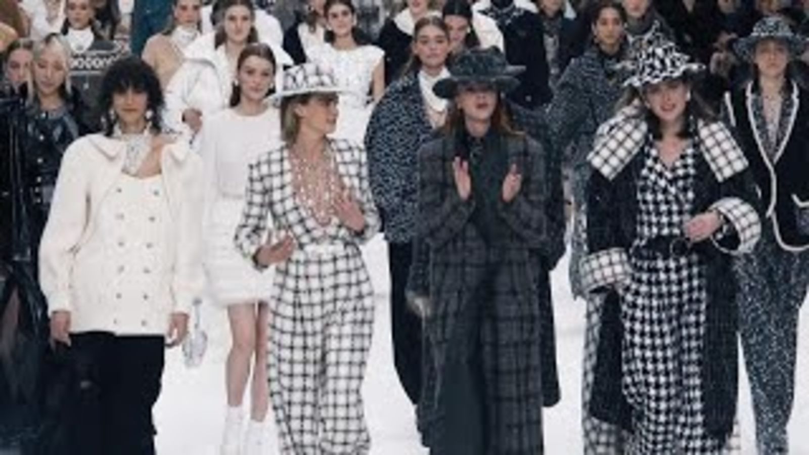 Показ Chanel осень-зима 2019