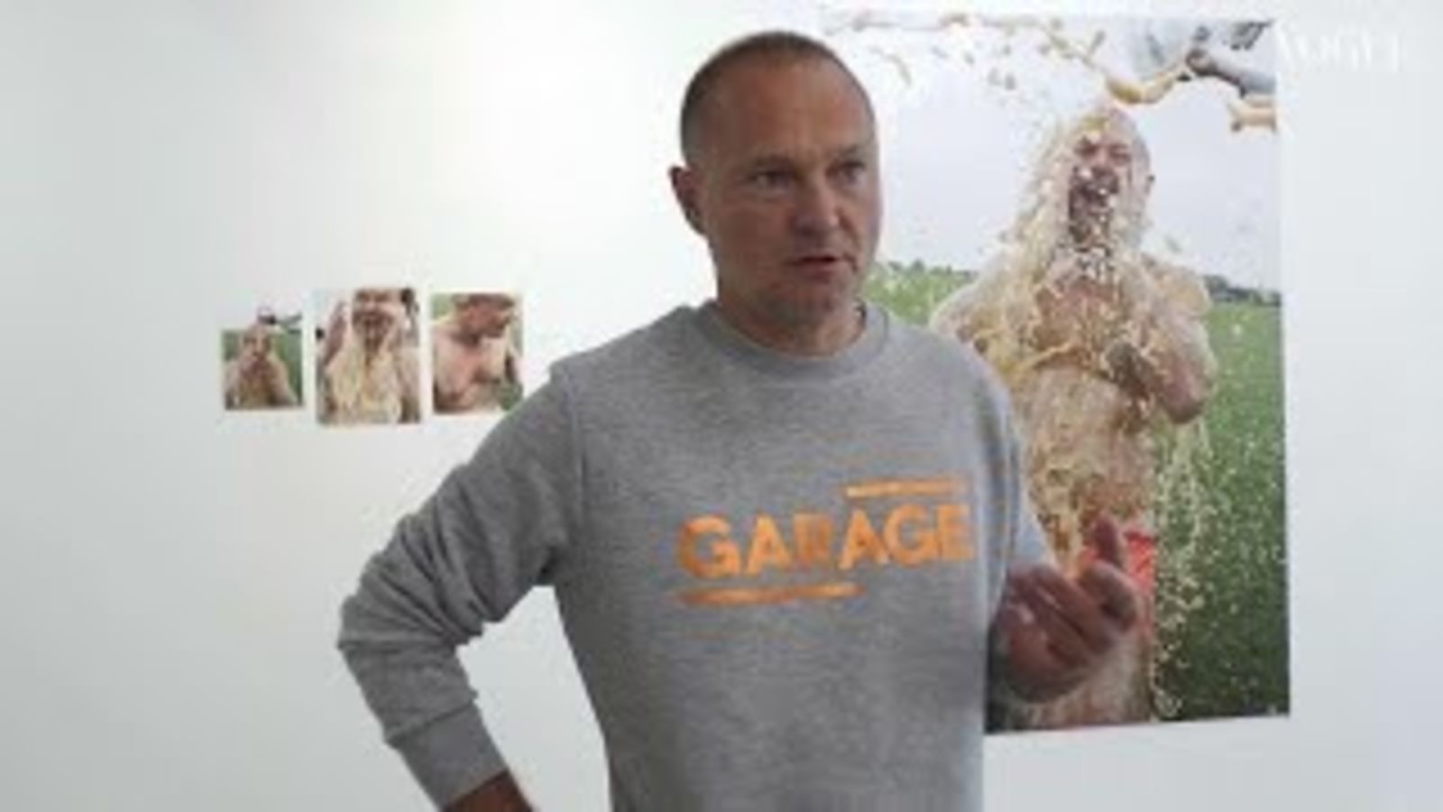 Юрген Теллер о футболе и выставке «Мандраж на диване», которая сейчас идет в московском «Гараже»