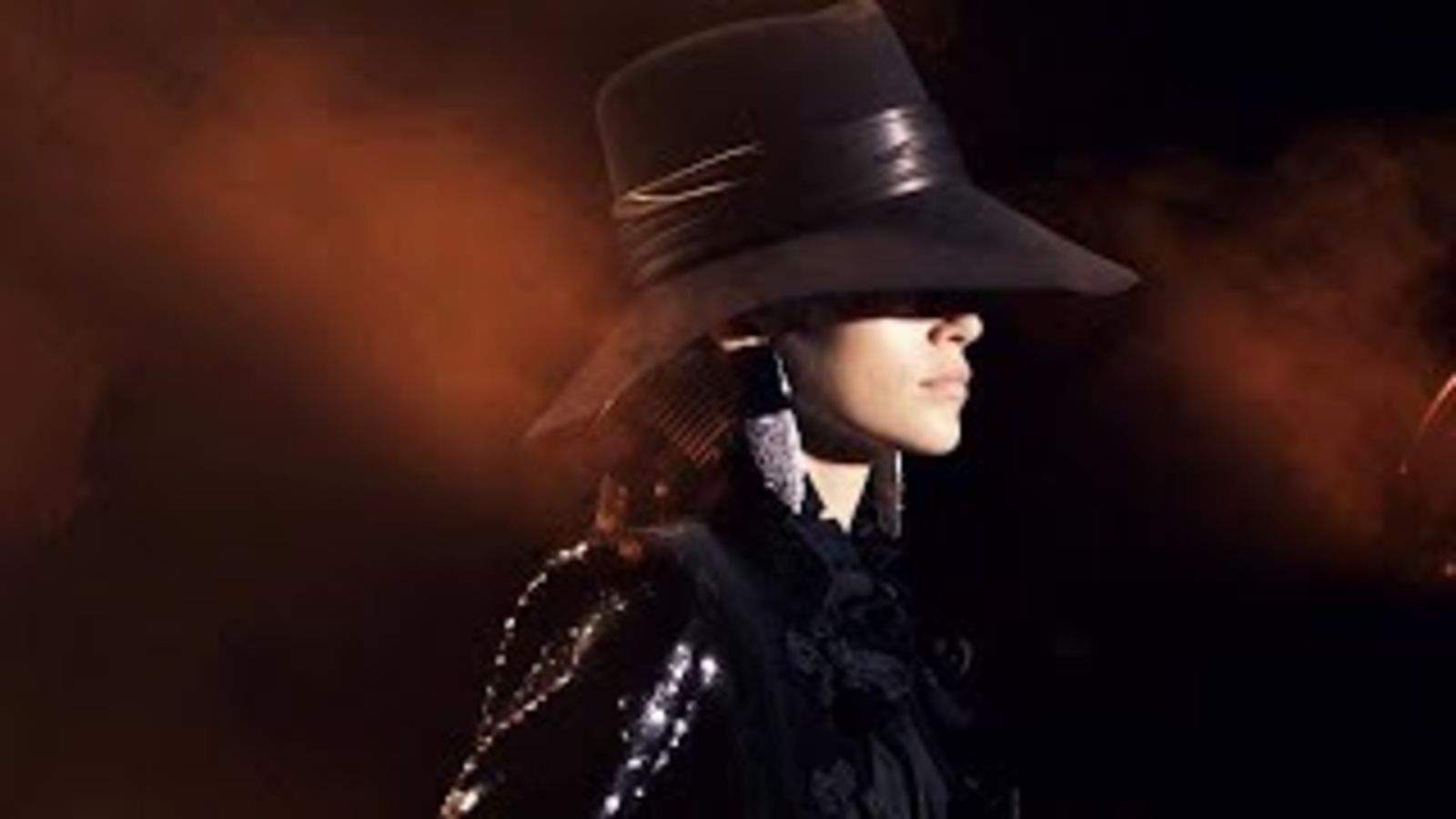 Энтони Ваккарелло представил новую версию русской коллекции Ива Сен-Лорана