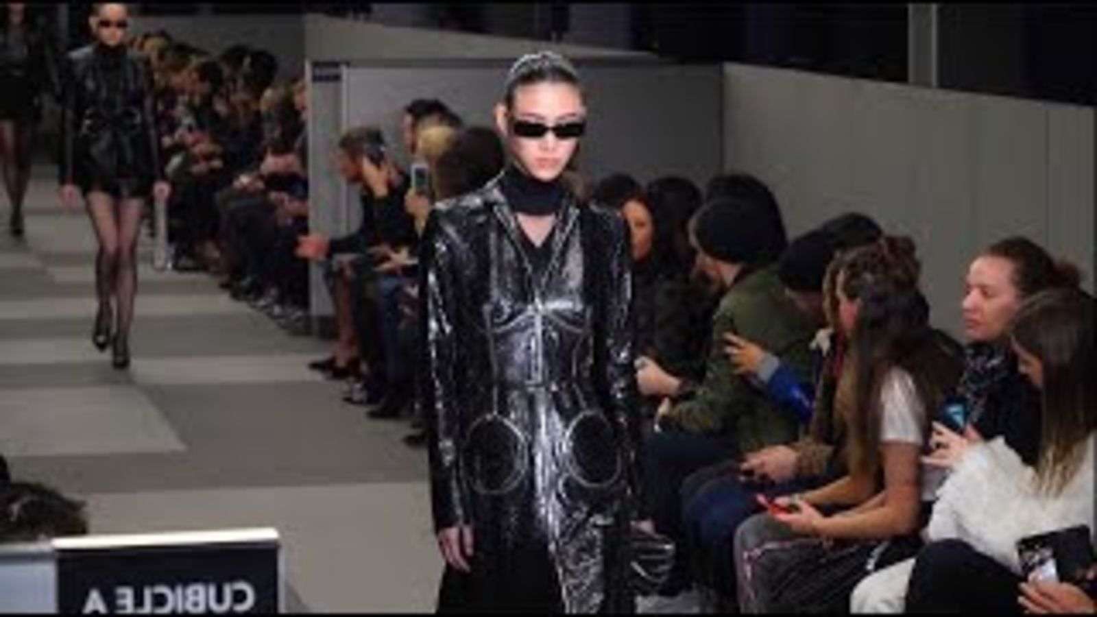 Ультрамодный офисный планктон на шоу Alexander Wang осень-зима 2018